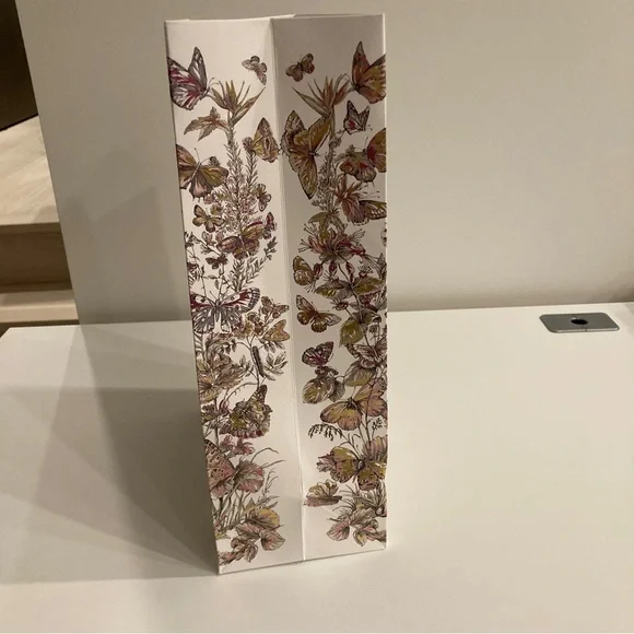 ๐ DIOR shopping bag. - Picture 5 of 8